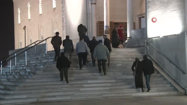 Kocatepe Camii'nde yeni yılın ilk namazı kılındı