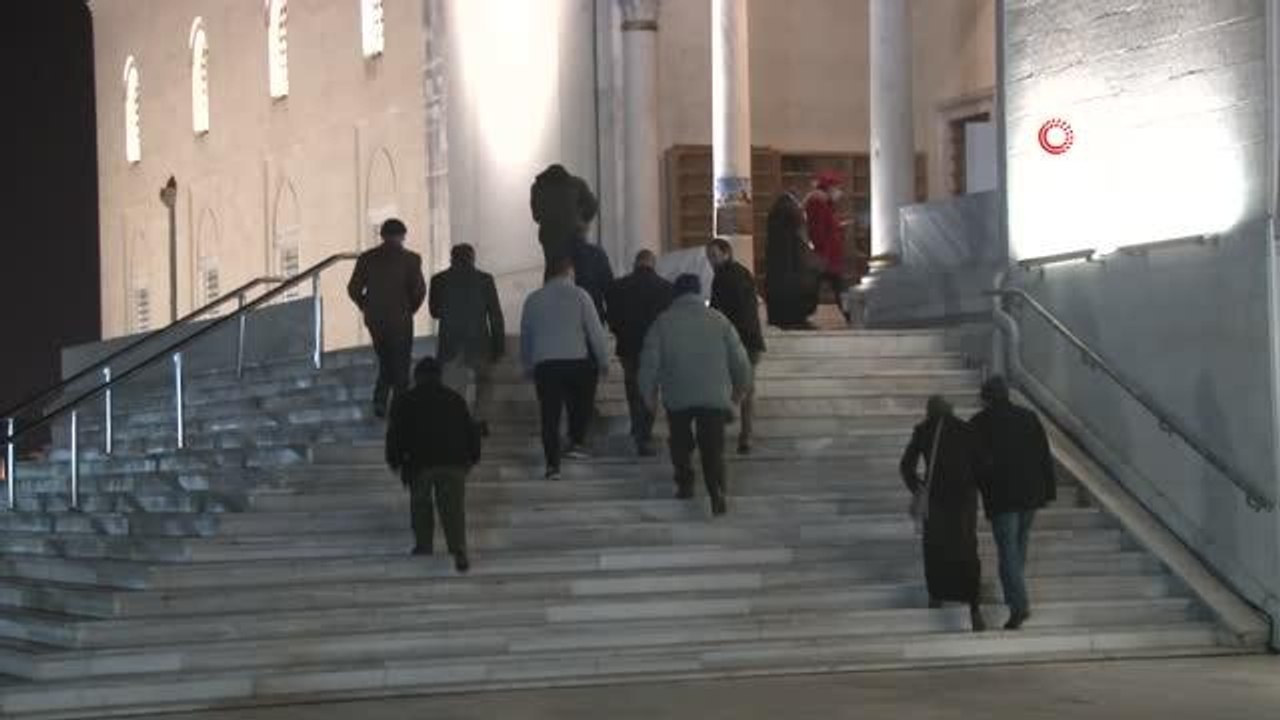 Kocatepe Camii'nde yeni yılın ilk namazı kılındı