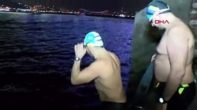 Yeni yıla boğazda yüzerek girdiler