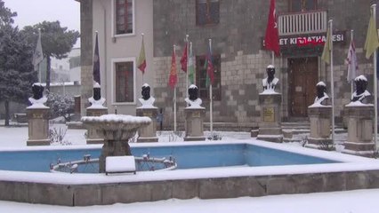 KAR YAĞIŞI ERZİNCAN'I BEYAZA BÜRÜDÜ