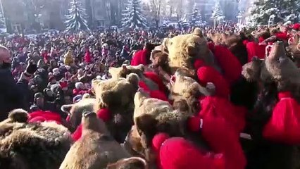 سنت و جشن «اُرسُول» در رمانی؛ خرس‌ها دفع شر و ارواح شیطانی می‌کنند