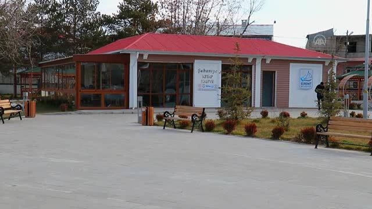 Vanlı gençlerin yeni buluşma mekanı: Kitap Kahve