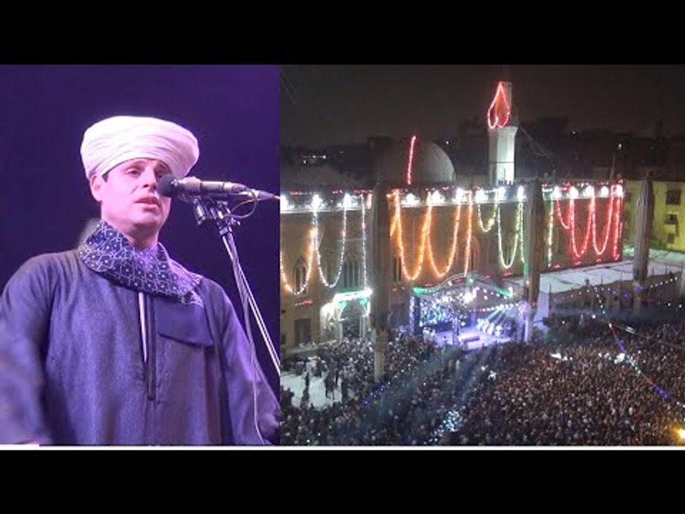 على أنغام صعايدة يا رسول الله محمود التهامي يشعل ساحة مسجد الحسين