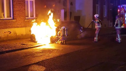 Voiture en feu Jumet