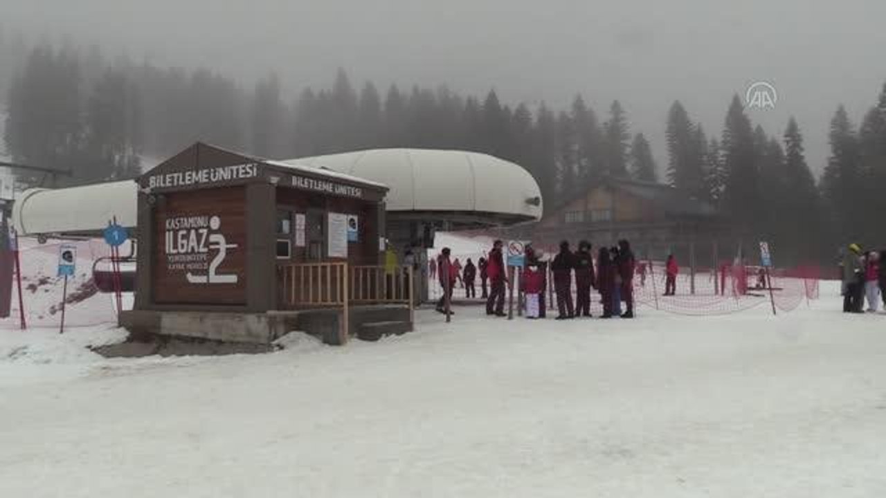 KASTAMONU - Ilgaz Dağı'ndaki kayak merkezlerinde yoğunluk yaşanıyor