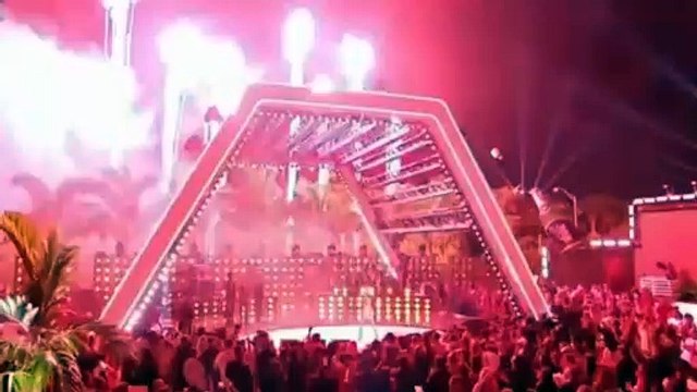 Miley Cyrus suffers awkward wardrobe malfunction leaving her topless on stage