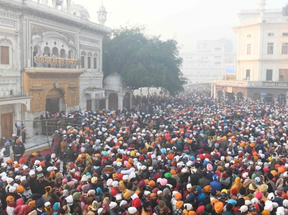 Indien: gläubige strömen an neujahr zum höchsten heiligtum der sikhs