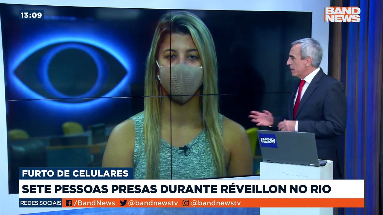 Arrastão no Rio: Pelo menos 7 pessoas foram presas durante o Réveillon em Copacabana. De acordo com a Polícia Militar, as prisões aconteceram por furto de celulares e cordões.Saiba mais em http://youtube.com.br/bandjornalismo