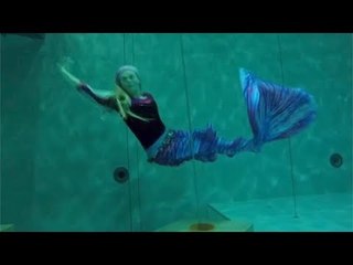 تتمتع بقدرات خارقة ..  ماريا حورية البحر في سواحل الغردقة