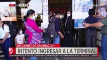 Un hombre en estado de ebriedad que no portaba su carnet de vacunación intento ingresar por la fuerza a la terminal de buses en Cochabamba
