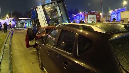 Başkentte belediye otobüsü devrildi
