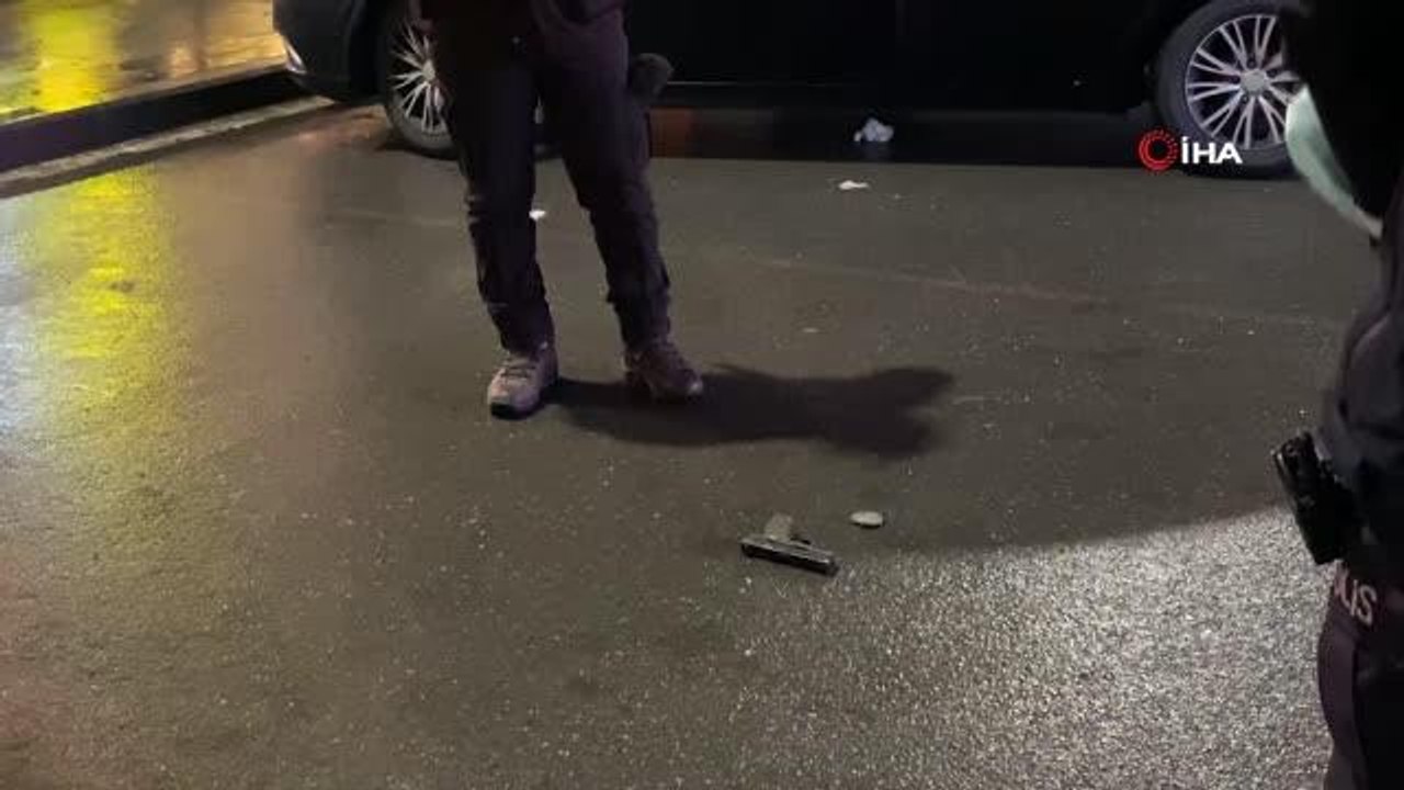 Gecenin sessizliğini silah sesleri bozdu...Husumetli iki grubun kavgasında silahlar konuştu
