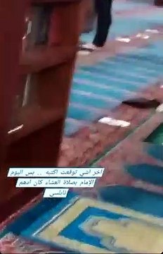 أدهم نابلسي يؤم المصلين في أحد المساجد بعد اعتزاله الفن