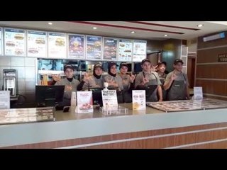 من الشيف للجرسون الوطن تعيش تجربة مطعم يديره الصُّم ..طلباتك إشارة