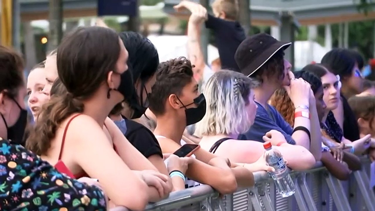 Northern Territory celebrates the new year despite mask mandates and surging cases.