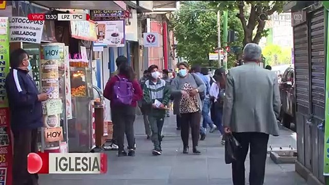 Transeúntes reaccionan indignados ante declaraciones de iglesias evangélicas que se muestran en contra de las vacunas y/o de exigir carnet de vacunación