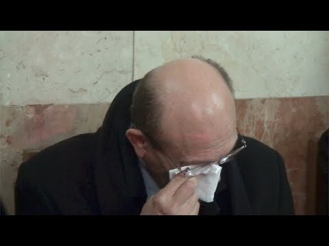 في وداع رفيق الدرب.. انهيار الفنان محمد صبحي في عزاء لينين الرملي