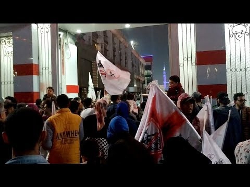جماهير الزمالك تحتفل بالفوز على الأهلي بالسوبر أمام النادي بميت عقبة