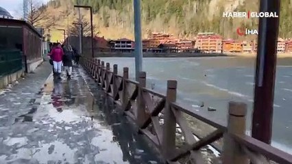 Uzungöl'ün büyük bölümü buz tuttu
