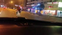 Antalya'da 4 kişinin bindiği motosiklet trafikte tehlike saçtı