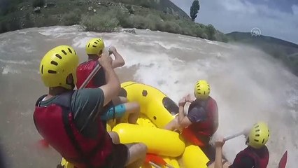 Son dakika haberleri | Kaybettikleri arkadaşları anısına kırsaldaki okula kütüphane kazandırdılar