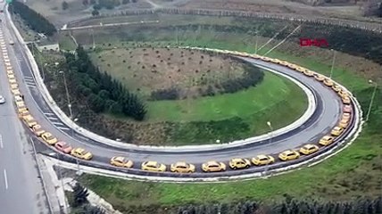 Taksimetre güncellemek isteyen taksiciler, uzun kuyruklar oluşturdu