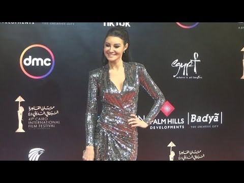 أروى جودة لمصوري ريد كاربت مهرجان القاهرة: طلعوني رفيعة والنبي