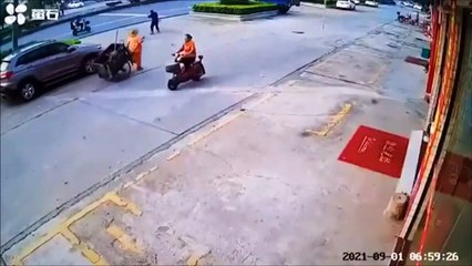 Un enorme pneu sème la panique