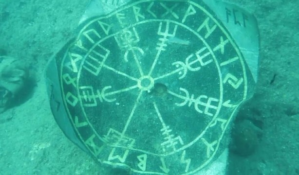 Denize atılmış şişenin içinden çıkan kağıt, ünlü profesörü şoke etti