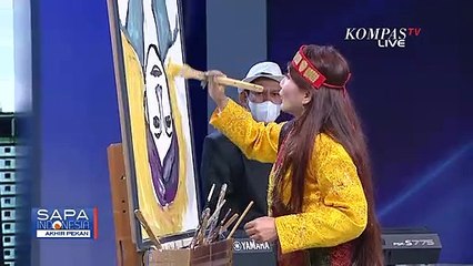 Keren! Ini Dia Aksi Melukis Terbalik ala Del Sarono Sambil Bernyanyi