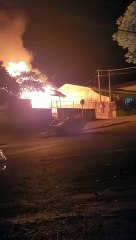 Comunidade se mobiliza para ajudar família que perdeu tudo durante incêndio em Umuarama