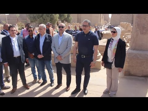 وزراء السياحة والآثار والصحة والطيران مع السائحين بمعبد الكرنك