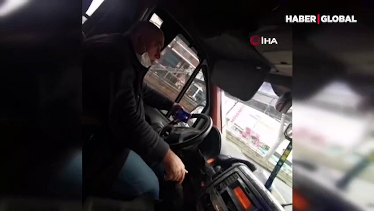 Dolmuş şoförleri pes dedirtti! Bir elinde telefon, bir elinde sigara..
