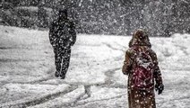 Eğitime kar engeli! Hayatı felç eden yağış nedeniyle bazı il ve ilçelerde okullar tatil edildi