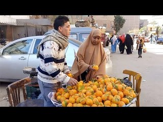الميزان عليه والحساب عليها.. أحمد فكهاني كفيف يبيع بـ"عين زوجته"