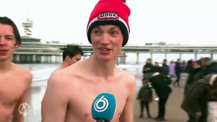 Hart van Nederland - Late Editie - 'Stiekeme' nieuwjaarsduik in coronatijd; 'We hebben de booster al gehad! [20220101]