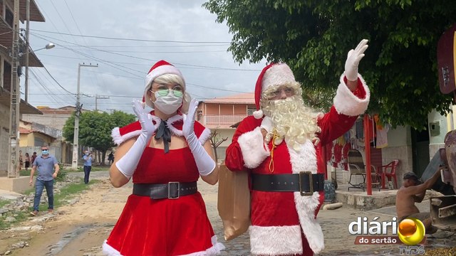 Conheça o papai e mamãe Noel que emocionaram o Sonho de Natal da TV Diário do Sertão e saiba: Eles são casados na vida real?