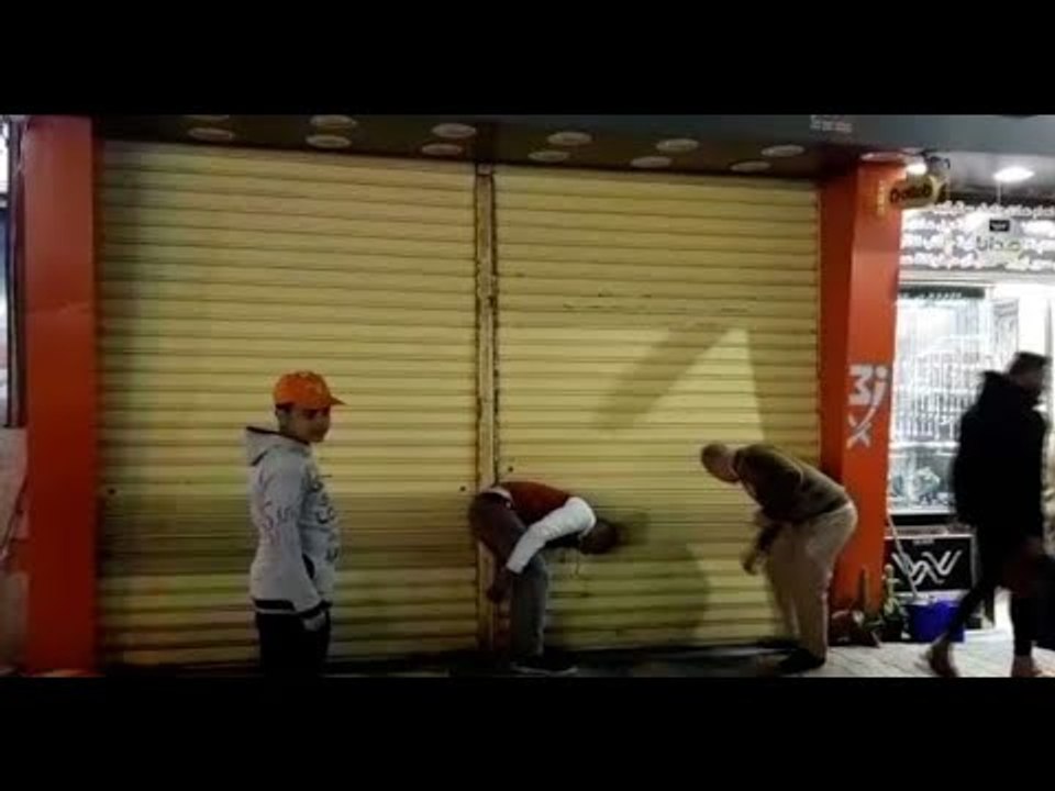 السويس تبدأ تنفيذ قرار وقف عمل المحلات والمطاعم