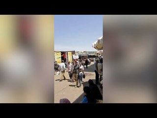 زحام في سوق الخضار والفاكهة بالغردقة