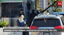 En Guerrero normalistas toman casetas de Autopista del Sol