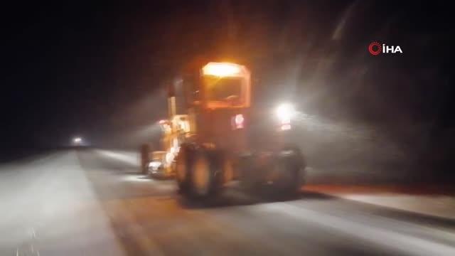 Kardan yolu kapanan köydeki hasta için ekipler seferber oldu