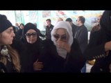 انهيار غادة نافع ودلال عبدالعزيز في جنازة ماجدة الصباحي