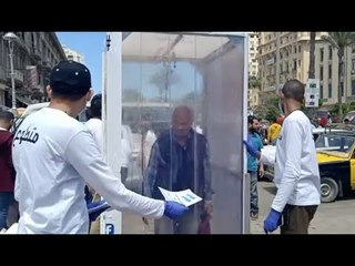 "شباب في صحة مصر".. تعقيم المارة بميدان المنشية بالإسكندرية ضد كورونا