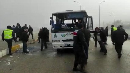 AFYONKARAHİSAR - Yolcu midibüsü devrildi, 9 kişi yaralandı