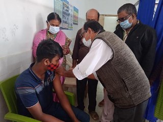 Hindistan, 15-18 yaş aralığına aşılama kampanyası başlattı