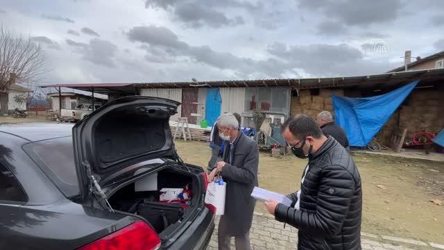 Ekipler köy köy dolaşıp yaşlı, hasta ve engellilerin kimliklerini yeniliyor