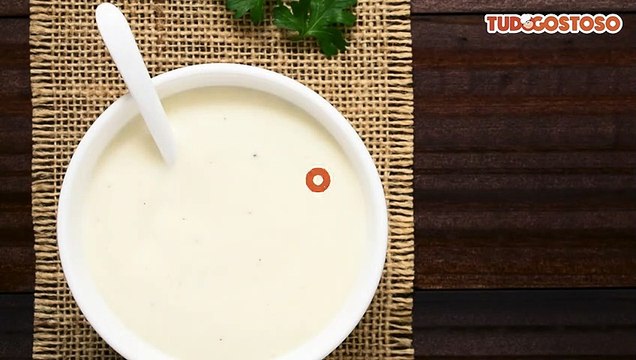 Molho branco com queijo parmesão