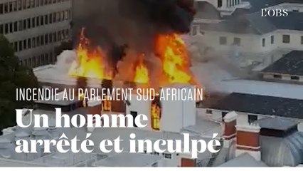 Les images de l'incendie dévastateur au Parlement sud-africain au Cap
