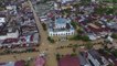 لقطات جوية لفيضانات في إندونيسيا تجبر الآلاف على الفرار من منازلهم