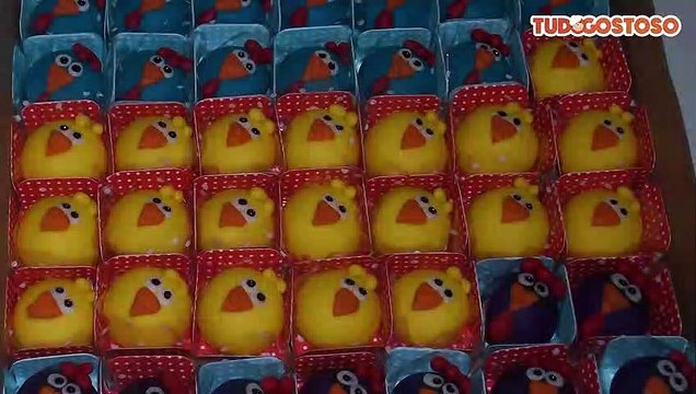 Docinhos modelados com leite ninho e leite condensado